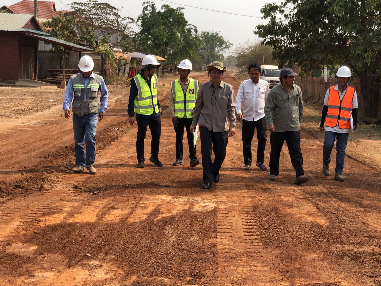 ឯកឧត្តមបណ្ឌិត នួន ដាញ៉ិល ចុះពិនិត្យស្ថានភាព និងវឌ្ឍនភាពការងារនៃការចាប់ផ្តើមដំណើរការ ការដ្ឋានសាងសង់ផ្លូវចំនួន ៥ខ្សែ នៅខេត្តព្រះវិហារ ក្នុងក្របខណ្ឌកម្មវិធី RID4CAM 10 photo 2024 03 08 20 43 01