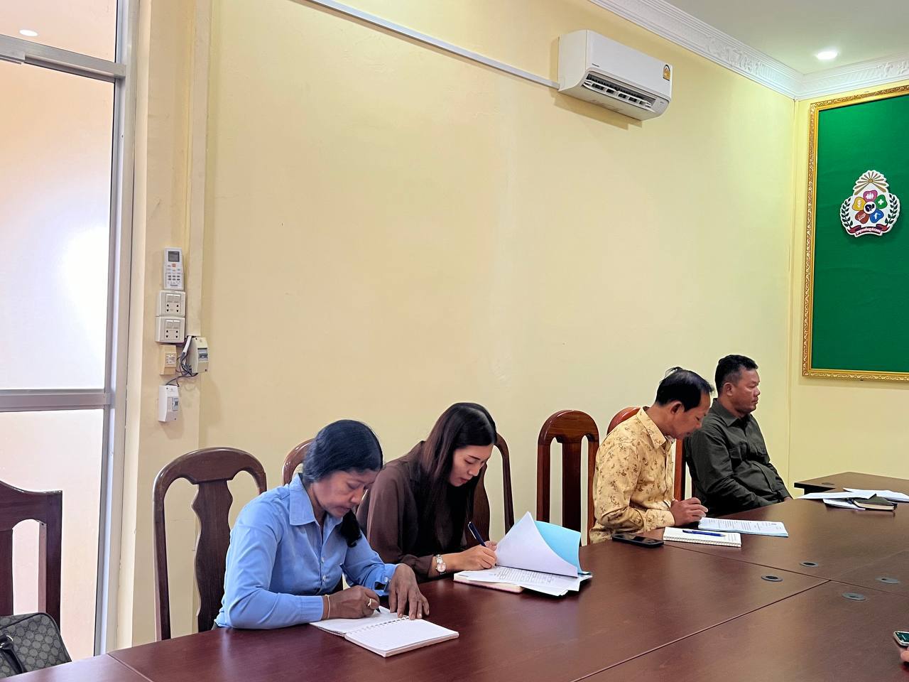 ឯកឧត្ដម លី ណារុន អញ្ជើញជាអធិបតីភាពក្នុងកិច្ចប្រជុំស្តីពីការពិនិត្យផ្ទៀងផ្ទាត់ការអនុវត្តគម្រោងឥណទានរបស់ក្រសួងអភិវឌ្ឍន៍ជនបទ នៅខេត្តកំពង់ឆ្នាំង 3 photo 2024 03 11 19 29 30 2