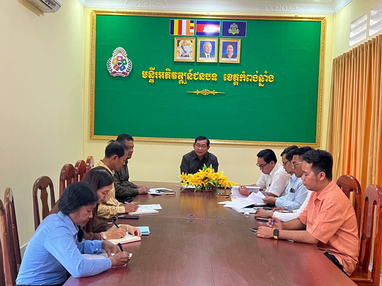 ឯកឧត្ដម លី ណារុន អញ្ជើញជាអធិបតីភាពក្នុងកិច្ចប្រជុំស្តីពីការពិនិត្យផ្ទៀងផ្ទាត់ការអនុវត្តគម្រោងឥណទានរបស់ក្រសួងអភិវឌ្ឍន៍ជនបទ នៅខេត្តកំពង់ឆ្នាំង 4 photo 2024 03 11 19 29 30