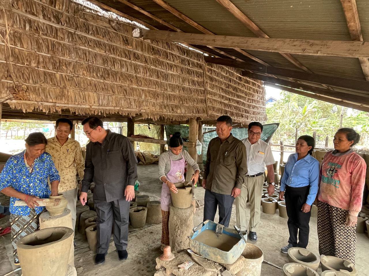 ឯកឧត្ដម លី ណារុន អញ្ជើញជាអធិបតីភាពក្នុងកិច្ចប្រជុំស្តីពីការពិនិត្យផ្ទៀងផ្ទាត់ការអនុវត្តគម្រោងឥណទានរបស់ក្រសួងអភិវឌ្ឍន៍ជនបទ នៅខេត្តកំពង់ឆ្នាំង 7 photo 2024 03 11 19 29 34 1