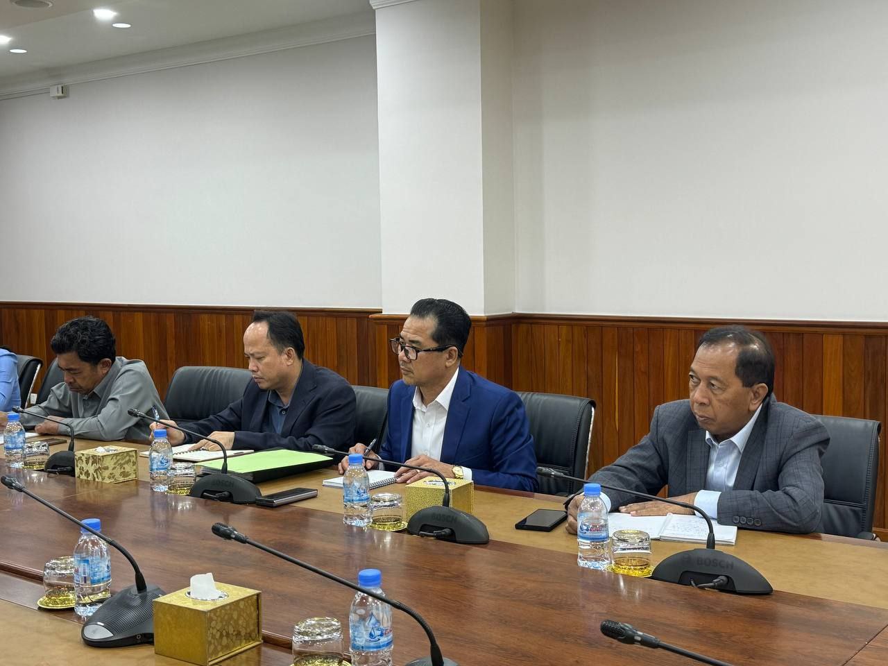 ឯកឧត្តមបណ្ឌិត ជ្រុន ថេរ៉ាវ៉ាត ដឹកនាំកិច្ចប្រជុំក្រុមការងារ ប្រព័ន្ធគ្រប់គ្រងសារពើភ័ណ្ឌផ្លូវជនបទ 5 photo 2024 03 13 18 45 39