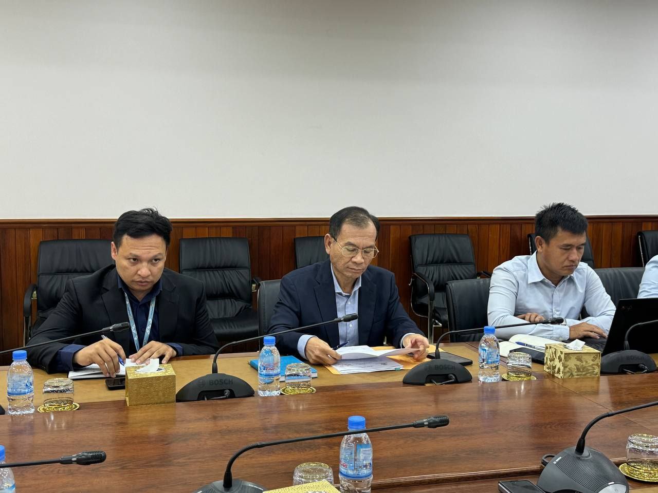 ឯកឧត្តមបណ្ឌិត ជ្រុន ថេរ៉ាវ៉ាត ដឹកនាំកិច្ចប្រជុំក្រុមការងារ ប្រព័ន្ធគ្រប់គ្រងសារពើភ័ណ្ឌផ្លូវជនបទ 6 photo 2024 03 13 18 45 40 2