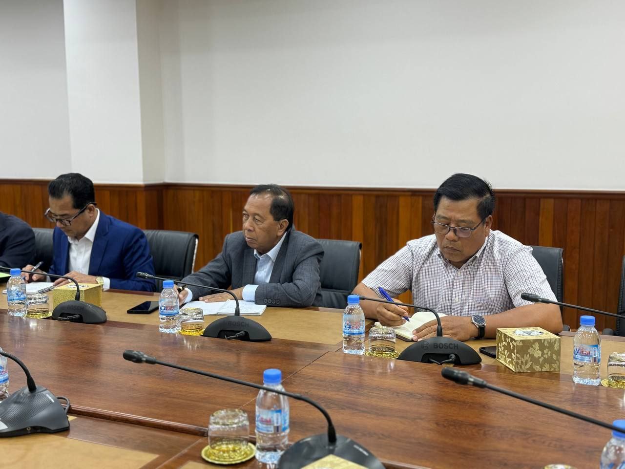 ឯកឧត្តមបណ្ឌិត ជ្រុន ថេរ៉ាវ៉ាត ដឹកនាំកិច្ចប្រជុំក្រុមការងារ ប្រព័ន្ធគ្រប់គ្រងសារពើភ័ណ្ឌផ្លូវជនបទ 7 photo 2024 03 13 18 45 40 3