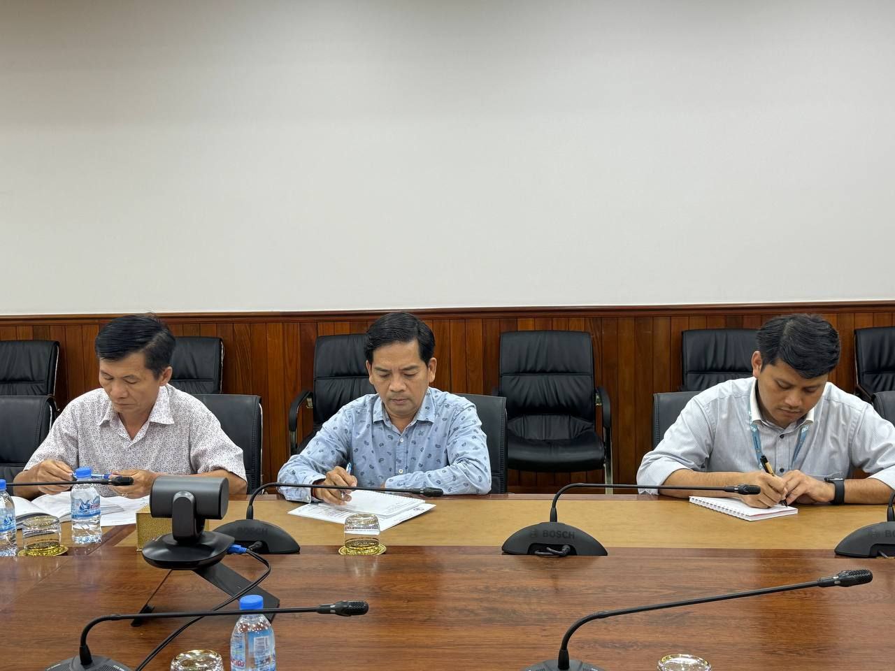 ឯកឧត្តមបណ្ឌិត ជ្រុន ថេរ៉ាវ៉ាត ដឹកនាំកិច្ចប្រជុំក្រុមការងារ ប្រព័ន្ធគ្រប់គ្រងសារពើភ័ណ្ឌផ្លូវជនបទ 11 photo 2024 03 13 18 45 41