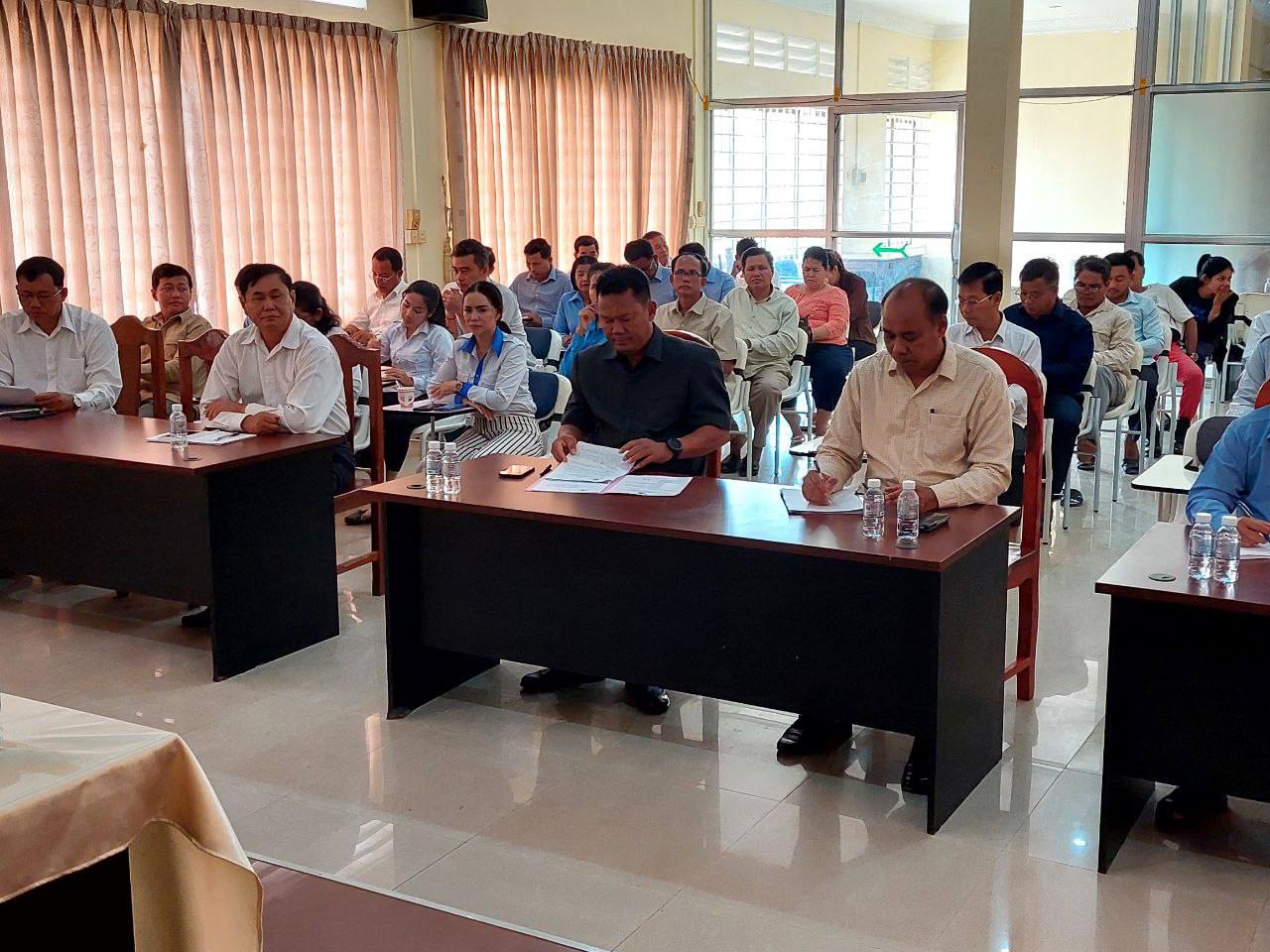 ឯកឧត្ដម ប៉ា សុខុម រដ្ឋលេខាធិការ តំណាងដ៏ខ្ពង់ខ្ពស់ ឯកឧត្តម ឆាយ ឫទ្ធិសែន អញ្ជើញជាអធិបតីភាពក្នុងកិច្ចប្រជុំ បូកសរុបលទ្ធផលការងារប្រចាំខែត្រីមាសទី១ និងលេីកទិសដៅការរងារបន្ត ត្រីមាសទី២ ឆ្នាំ២០២៤ របស់មន្ទីរអភិវឌ្ឍន៍ជនបទខេត្តកំពង់ឆ្នាំង 7 photo 2024 03 22 17 15 25