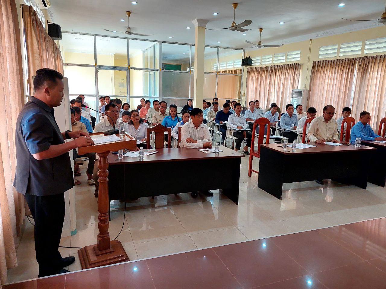 ឯកឧត្ដម ប៉ា សុខុម រដ្ឋលេខាធិការ តំណាងដ៏ខ្ពង់ខ្ពស់ ឯកឧត្តម ឆាយ ឫទ្ធិសែន អញ្ជើញជាអធិបតីភាពក្នុងកិច្ចប្រជុំ បូកសរុបលទ្ធផលការងារប្រចាំខែត្រីមាសទី១ និងលេីកទិសដៅការរងារបន្ត ត្រីមាសទី២ ឆ្នាំ២០២៤ របស់មន្ទីរអភិវឌ្ឍន៍ជនបទខេត្តកំពង់ឆ្នាំង 9 photo 2024 03 22 17 22 49