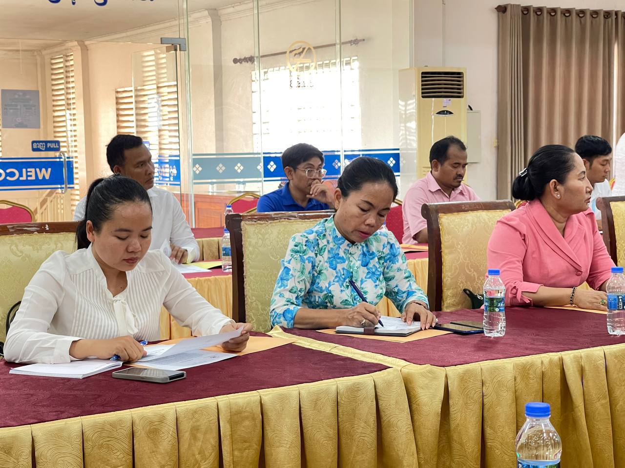 ឯកឧត្តមបណ្ឌិត ចាន់ ដារ៉ុង អញ្ជើញជាគណៈអធិបតីដឹកនាំកិច្ចប្រជុំផ្សព្វផ្សាយលទ្ធផលសន្និបាតបូកសរុបលទ្ធផលការងារឆ្នាំ២០២៣ និងលើកទិសដៅការងារឆ្នាំ២០២៤ របស់ក្រសួងអភិវឌ្ឍន៍ជនបទ នៅខេត្តព្រះវិហារ 8 photo 2024 03 27 16 32 59