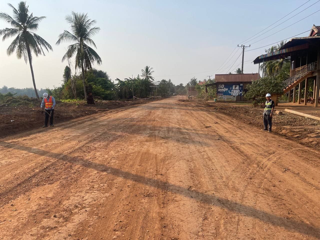 លោក ព្រំ ចាន់ថា ប្រធានមន្ទីរអភិវឌ្ឍន៍ជនបទខេត្តស្ទឹងត្រែង និងជាប្រធានសម្របសម្រួលគម្រោង SAAMBAT ថ្នាក់ខេត្ត បានចុះពិនិត្យវឌ្ឍនភាពការសាងសង់ផ្លូវកៅស៊ូពីរជាន់ (DBST) ប្រវែង ១៦,៧៥ គ.ម. នៅខេត្តស្ទឹងត្រែង 8 photo 2024 03 28 18 18 57