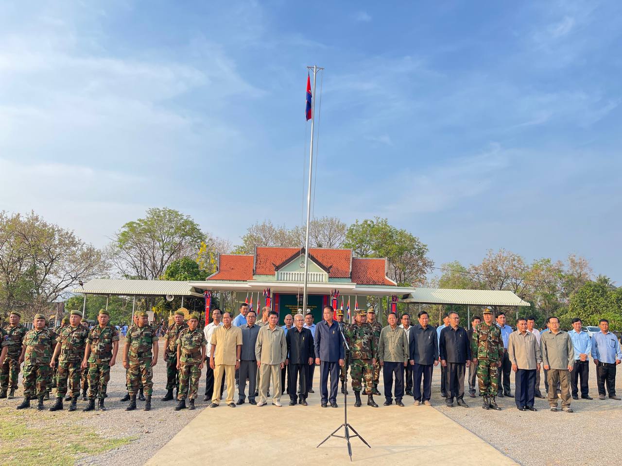 ឯកឧត្តម អ៊ិន ចន្ថា ដឹកនាំប្រតិភូក្រសួង អញ្ជើញសួរសុខទុក្ខទាហាន នៅកងពលតូចថ្មើរជើងលេខ ៥២ 3 photo 2024 03 29 10 02 07