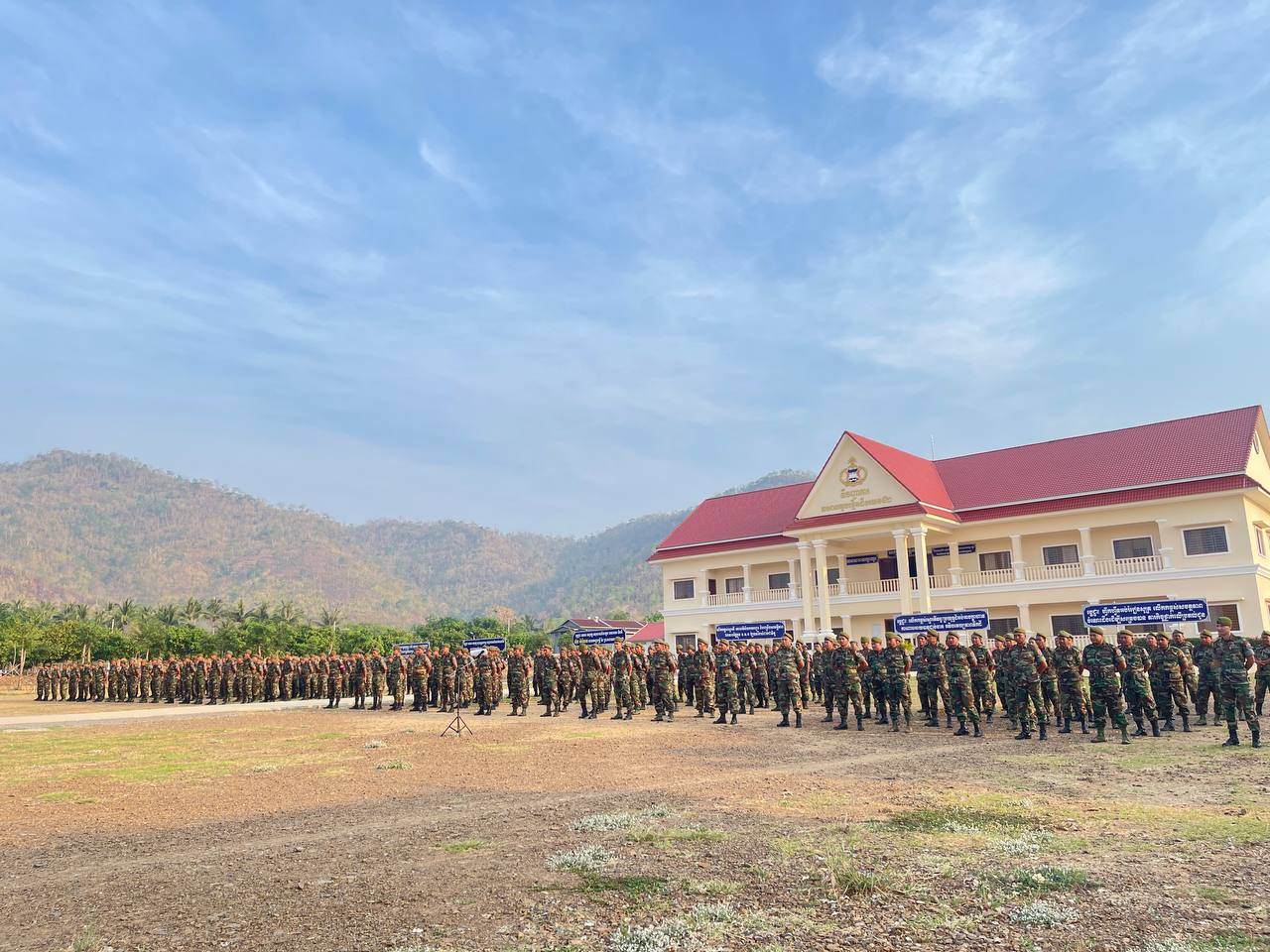 ឯកឧត្តម អ៊ិន ចន្ថា ដឹកនាំប្រតិភូក្រសួង អញ្ជើញសួរសុខទុក្ខទាហាន នៅកងពលតូចថ្មើរជើងលេខ ៥២ 11 photo 2024 03 29 10 08 50