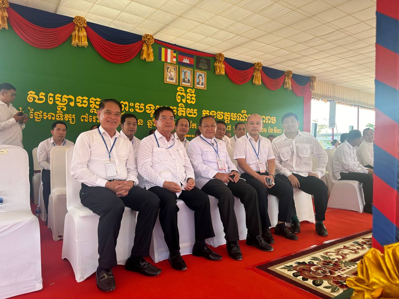 ឯកឧត្តម អុិន ចន្ថា ចូលរួមជាកិត្តិយសក្នុងពិធីសម្ពោធឆ្លងបទុមចេតិយ និងសមិទ្ធផលនានា នៅក្នុងវត្តមណីរតនារាម ក្រោមអធិបតីភាពដ៏ខ្ពង់ខ្ពស់ សម្តេចមហាបវរធិបតី ហ៊ុន ម៉ាណែត នាយករដ្ឋមន្ត្រី នៃព្រះរាជាណាចក្រកម្ពុជា 10 photo 2024 03 31 12 56 36