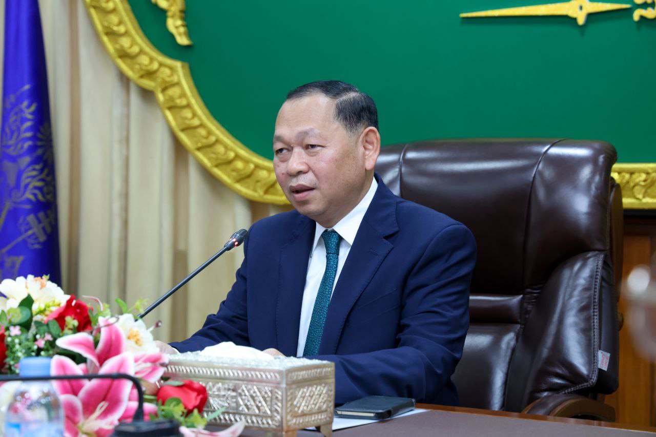 ឯកឧត្ដម ឆាយ ឫទ្ធិសែន រដ្ឋមន្ត្រីក្រសួងអភិវឌ្ឍន៍ជនបទ បានអញ្ជើញជាអធិបតីក្នុងពិធីសំណេះសំណាលជាមួយមន្ត្រីរាជការក្រសួងអភិវឌ្ឍន៍ជនបទ ដែលបានចូលនិវត្តន៍ ដោយមានការអញ្ជើញចូលរួមពីសំណាក់ ឯកឧត្ដមរដ្ឋលេខាធិការ ឯកឧត្ដមអនុរដ្ឋលេខាធិការ ឯកឧត្ដម អគ្គនាយករដ្ឋបាល និងហិរញ្ញវត្ថុ អគ្គនាយកបច្ចេកទេស ឯកឧត្ដម លោក លោកស្រី អគ្គាធិការស្ដីទី ប្រធាននាយកដ្ឋាន និងមន្ត្រីរាជការដែលចូលនិវត្តន៍ចំនួន ២៤ នាក់ ស្រី ៩ នាក់។ 3 1