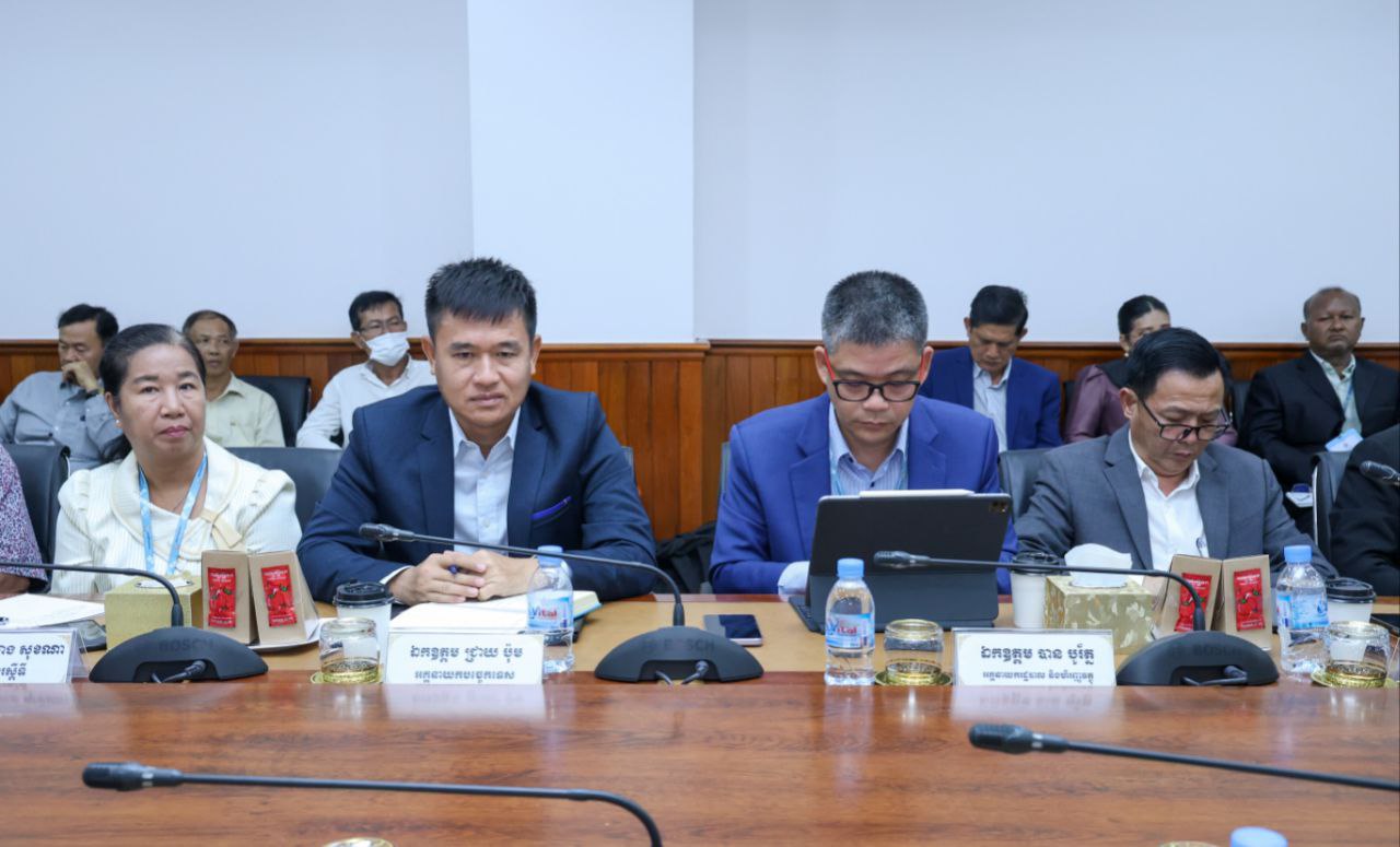 ឯកឧត្ដម ឆាយ ឫទ្ធិសែន រដ្ឋមន្ត្រីក្រសួងអភិវឌ្ឍន៍ជនបទ បានអញ្ជើញជាអធិបតីក្នុងពិធីសំណេះសំណាលជាមួយមន្ត្រីរាជការក្រសួងអភិវឌ្ឍន៍ជនបទ ដែលបានចូលនិវត្តន៍ ដោយមានការអញ្ជើញចូលរួមពីសំណាក់ ឯកឧត្ដមរដ្ឋលេខាធិការ ឯកឧត្ដមអនុរដ្ឋលេខាធិការ ឯកឧត្ដម អគ្គនាយករដ្ឋបាល និងហិរញ្ញវត្ថុ អគ្គនាយកបច្ចេកទេស ឯកឧត្ដម លោក លោកស្រី អគ្គាធិការស្ដីទី ប្រធាននាយកដ្ឋាន និងមន្ត្រីរាជការដែលចូលនិវត្តន៍ចំនួន ២៤ នាក់ ស្រី ៩ នាក់។ 9 7