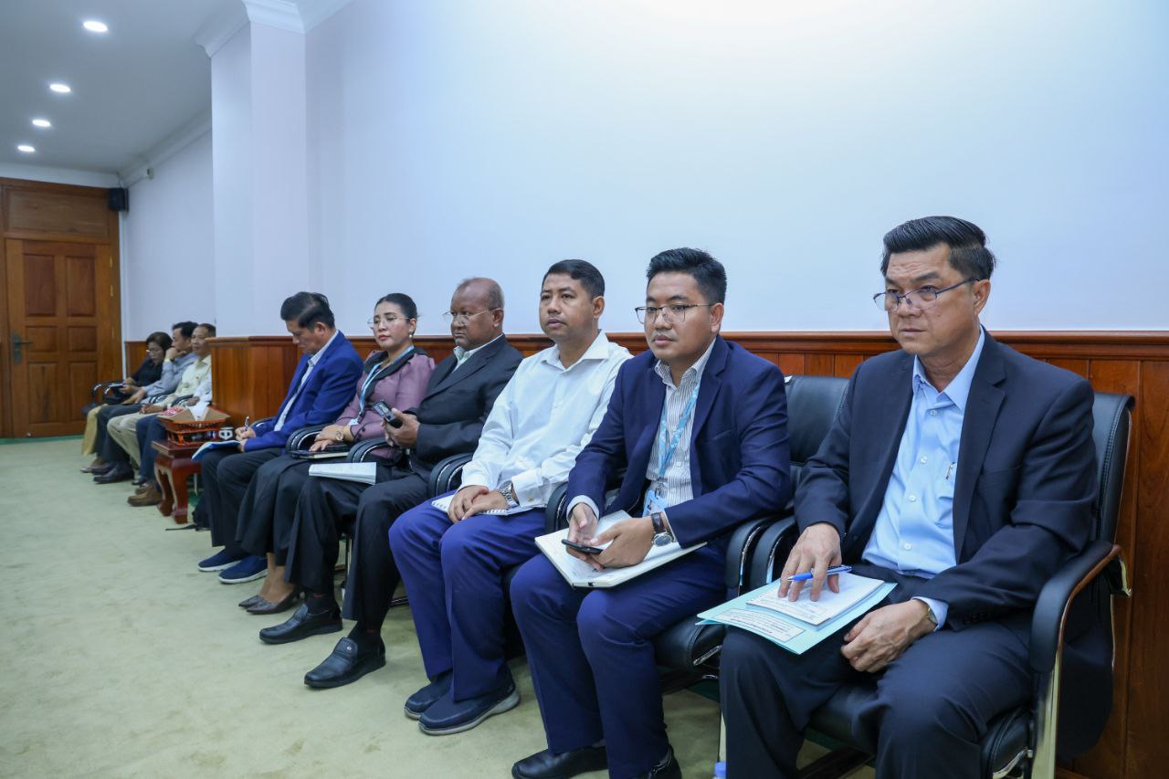 ឯកឧត្ដម ឆាយ ឫទ្ធិសែន រដ្ឋមន្ត្រីក្រសួងអភិវឌ្ឍន៍ជនបទ បានអញ្ជើញជាអធិបតីក្នុងពិធីសំណេះសំណាលជាមួយមន្ត្រីរាជការក្រសួងអភិវឌ្ឍន៍ជនបទ ដែលបានចូលនិវត្តន៍ ដោយមានការអញ្ជើញចូលរួមពីសំណាក់ ឯកឧត្ដមរដ្ឋលេខាធិការ ឯកឧត្ដមអនុរដ្ឋលេខាធិការ ឯកឧត្ដម អគ្គនាយករដ្ឋបាល និងហិរញ្ញវត្ថុ អគ្គនាយកបច្ចេកទេស ឯកឧត្ដម លោក លោកស្រី អគ្គាធិការស្ដីទី ប្រធាននាយកដ្ឋាន និងមន្ត្រីរាជការដែលចូលនិវត្តន៍ចំនួន ២៤ នាក់ ស្រី ៩ នាក់។ 11 9