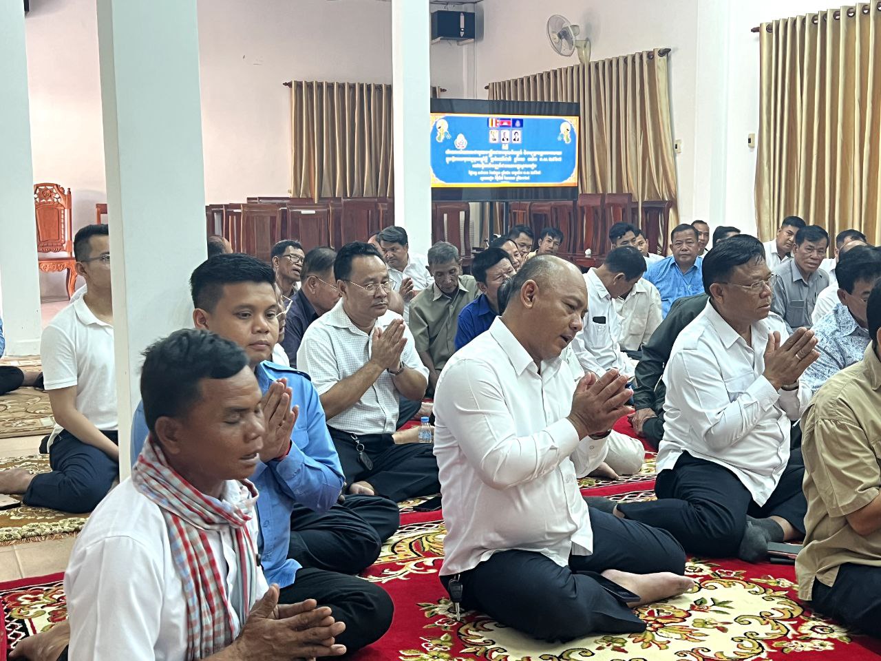 មន្ទីរអភិវឌ្ឍន៍ជនបទខេត្តស្វាយរៀងបានរៀបចំពិធីសំណេះសំណាលជាមួយមន្រ្តីចូលនិវត្តន៍ និងសូត្រមន្ត ព្រមទាំងពិសារអាហារសាមគ្គី ដើម្បីអបអរសាទរក្នុងឱកាសបុណ្យចូលឆ្នាំថ្មី ប្រពៃណីជាតិខ្មែរ 5 photo 2024 04 08 18 21 58 3