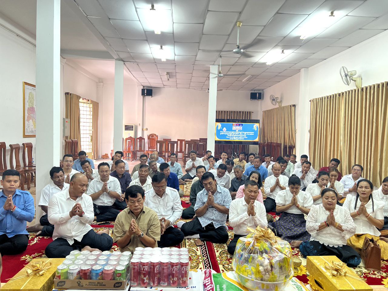 មន្ទីរអភិវឌ្ឍន៍ជនបទខេត្តស្វាយរៀងបានរៀបចំពិធីសំណេះសំណាលជាមួយមន្រ្តីចូលនិវត្តន៍ និងសូត្រមន្ត ព្រមទាំងពិសារអាហារសាមគ្គី ដើម្បីអបអរសាទរក្នុងឱកាសបុណ្យចូលឆ្នាំថ្មី ប្រពៃណីជាតិខ្មែរ 8 photo 2024 04 08 18 21 59 2