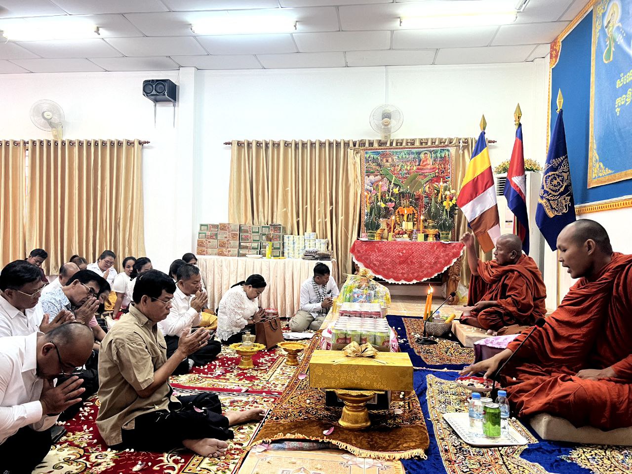 មន្ទីរអភិវឌ្ឍន៍ជនបទខេត្តស្វាយរៀងបានរៀបចំពិធីសំណេះសំណាលជាមួយមន្រ្តីចូលនិវត្តន៍ និងសូត្រមន្ត ព្រមទាំងពិសារអាហារសាមគ្គី ដើម្បីអបអរសាទរក្នុងឱកាសបុណ្យចូលឆ្នាំថ្មី ប្រពៃណីជាតិខ្មែរ 9 photo 2024 04 08 18 21 59