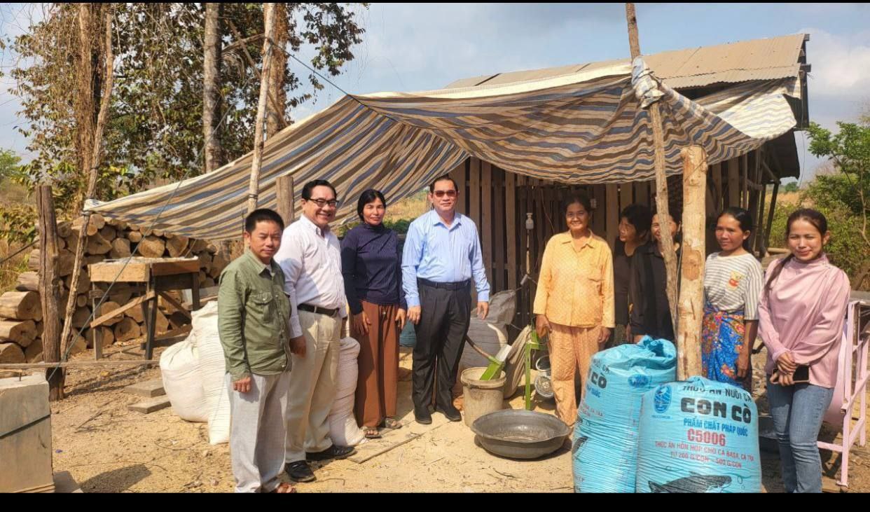 ឯកឧត្តម លី ណារុន ចុះជួបសំណេះសំណាលជាមួយសមាជិកឥណទានចំនួន២ក្រុម នៅស្រុកថាឡាបរិវ៉ាត់ 6 photo 2024 04 25 16 55 35