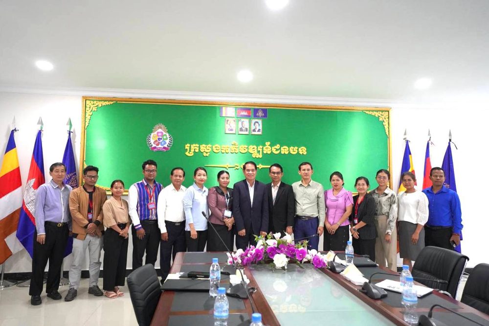 ឯកឧត្តម អ៉ិន ចន្ថា អញ្ជើញដឹកនាំកិច្ចប្រជុំស្ដីពី ការរៀបចំបូកសរុបការងារប្រចាំត្រីមាសទី១ និងលើកទិសដៅការងារសម្រាប់ត្រីមាសទី២ ឆ្នាំ២០២៤ នៃនាយកដ្ឋានអភិវឌ្ឍន៍ជនជាតិភាគតិច 2 photo 2024 04 26 18 40 12