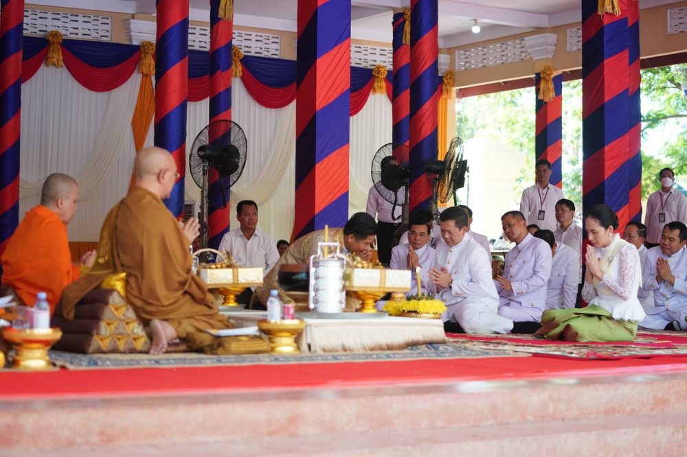 ឯកឧត្តម ឈឹម សៅគី រដ្ឋលេខាធិការប្រចាំការ បានដឹកនាំគណៈប្រតិភូក្រសួង អញ្ជើញចូលរួមក្នុងពិធីបុណ្យវិសាខបូជា ដែលបានប្រារព្ធធ្វើនៅបរិវេណឧបដ្ឋានសាលាមុខព្រះមហាសក្យមុនីចេតិយ ភ្នំព្រះរាជទ្រព្យ (ភ្នំឧត្ដុង្គ) 2 2 10