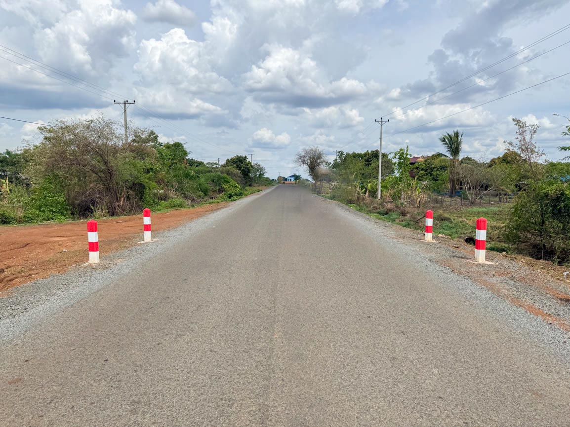 ឯកឧត្តម ឆាយ ឫទ្ធិសែន អញ្ជើញទៅពិនិត្យគុណភាព និងស្ថានភាពផ្លូវជនបទ ១ខ្សែ នៅក្នុងខេត្តកំពង់ធំ និងសំណេះសំណាលជាមួយមន្ដ្រីរាជការនៃមន្ទីរអភិវឌ្ឍន៍ជនបទខេត្តសៀមរាប 6 20240531 5 6253270180210675498