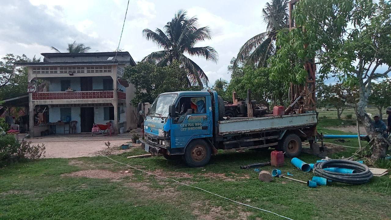 មន្ទីរអភិវឌ្ឍន៍ជនបទខេត្តកំពត បានធ្វើការ ខួងអណ្ដូងស្នប់ Afridev ( ទី៣) ចំនួន ១ អណ្តូង 7 IMG 20240526 103512 912