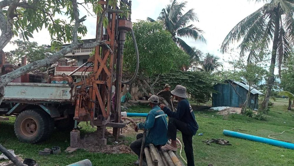 មន្ទីរអភិវឌ្ឍន៍ជនបទខេត្តកំពត បានធ្វើការ ខួងអណ្ដូងស្នប់ Afridev ( ទី៣) ចំនួន ១ អណ្តូង 2 IMG 20240526 103513 504