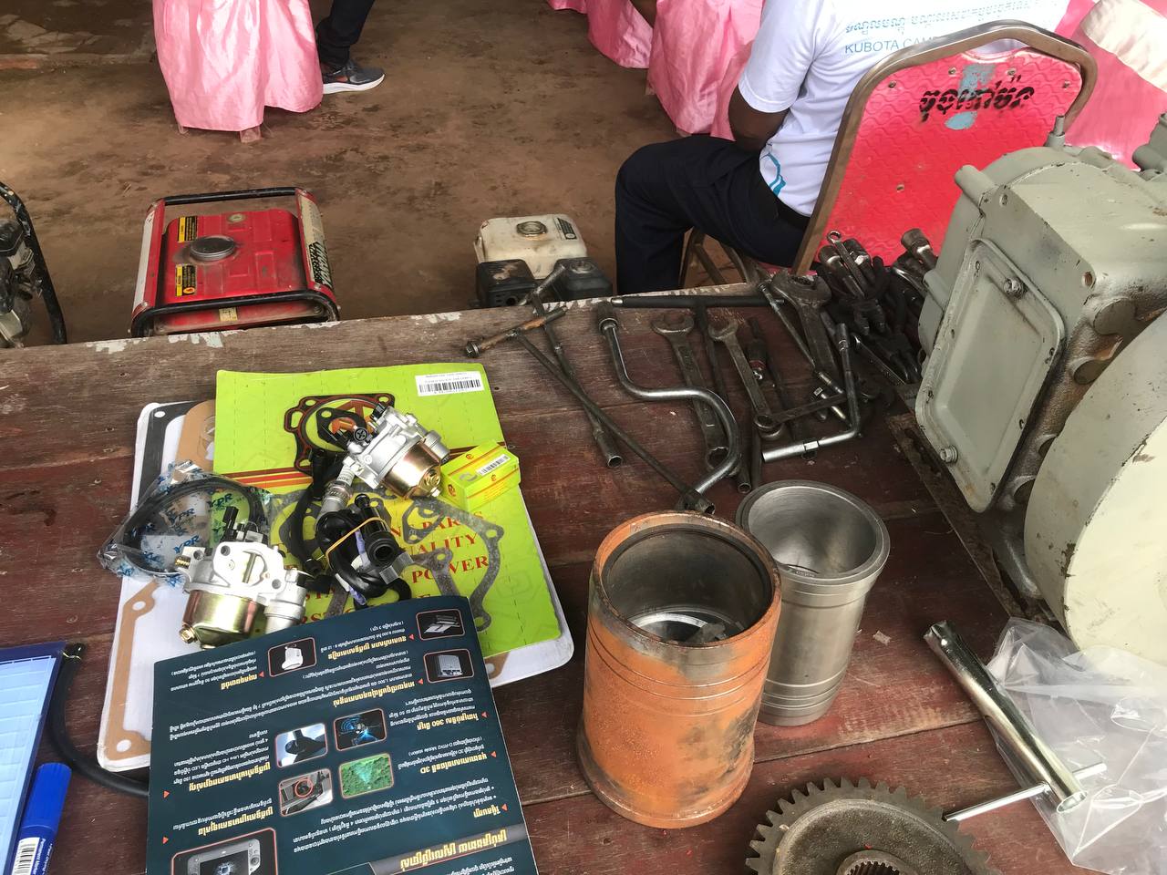 ឯកឧត្ដមបណ្ឌិត នួន ពេជ្រនិមិត្ត អញ្ជើញជាអធិបតីក្នុងពិធីបើកវគ្គបណ្តុះបណ្តាលជំនាញបច្ចេកទេសស្តីពី ការថែទាំម៉ាស៊ីនកសិកម្មខ្នាតតូច នៅខេត្តស្វាយរៀង 11 IMG 20240528 155048 857