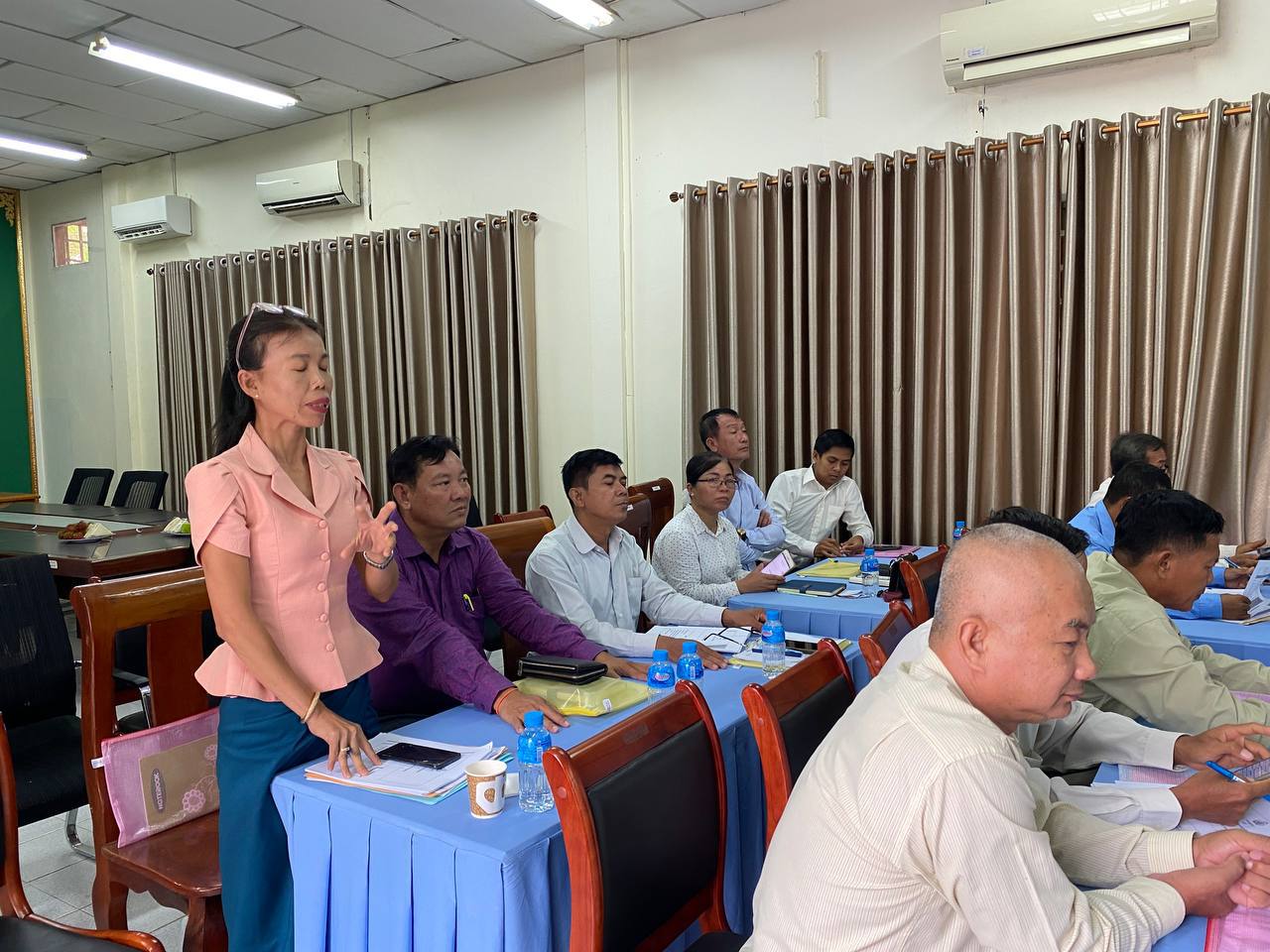 ឯកឧត្តម ប៊ុន ច័ន្ទវណ្ណៈ អញ្ជើញជាអធិបតីក្នុងសិក្ខាសាលាផ្សព្វផ្សាយស្តីពី ការគ្រប់គ្រងរដ្ឋបាលនិងបុគ្គលិក ព្រមទាំងការចុះត្រួតពិនិត្យវាយតម្លៃការគ្រប់គ្រងរដ្ឋបាលនិងបុគ្គលិក នៅមន្ទីរអភិវឌ្ឍន៍ជនបទខេត្តកណ្តាល 9 IMG 20240529 160544 514