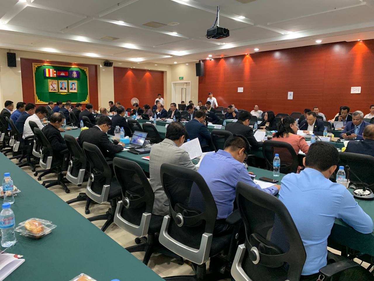 ឯកឧត្ត យឹម ជុង រដ្ឋលេខាធិការក្រសួងអភិវឌ្ឍន៍ជនបទ អញ្ជើញចូលរួមក្នុងកិច្ចប្រជុំអន្តរក្រសួង ពិនិត្យ និង ពិភាក្សាលើសេចក្តីព្រាងច្បាប់ស្តីពីប្រព័ន្ធទឹកកខ្វក់ 5 photo 2024 04 29 08 55 03