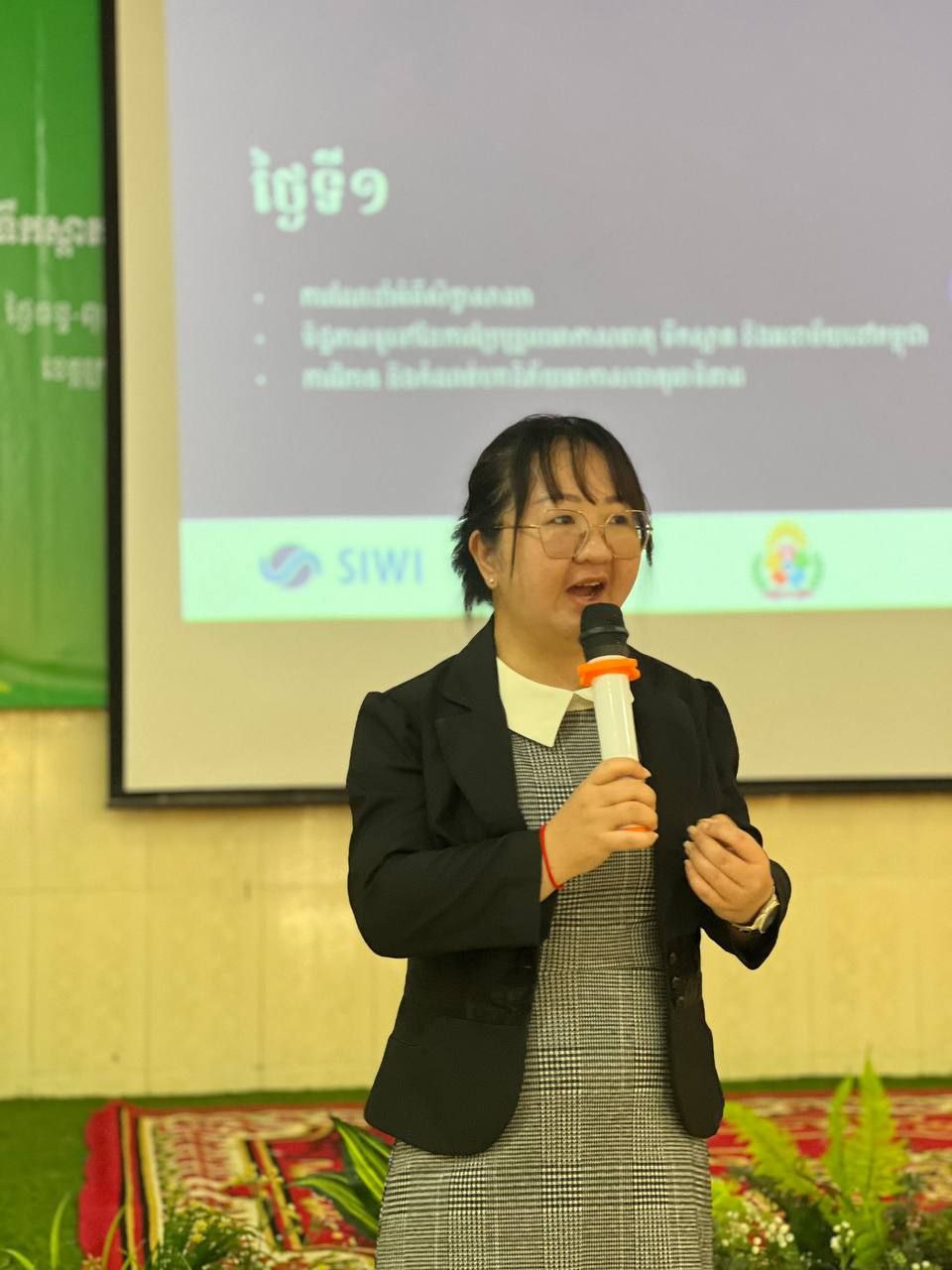 លោកអគ្គនាយករងបច្ចេកទេស អញ្ជើញជាអធិបតី ក្នុងសិក្ខាសាលាស្តីពី កម្មវិធីទឹកស្អាត និងអនាម័យដែលធន់នឹងការប្រែប្រួលអាកាសធាតុ។ 8 photo 2024 04 30 07 49 07