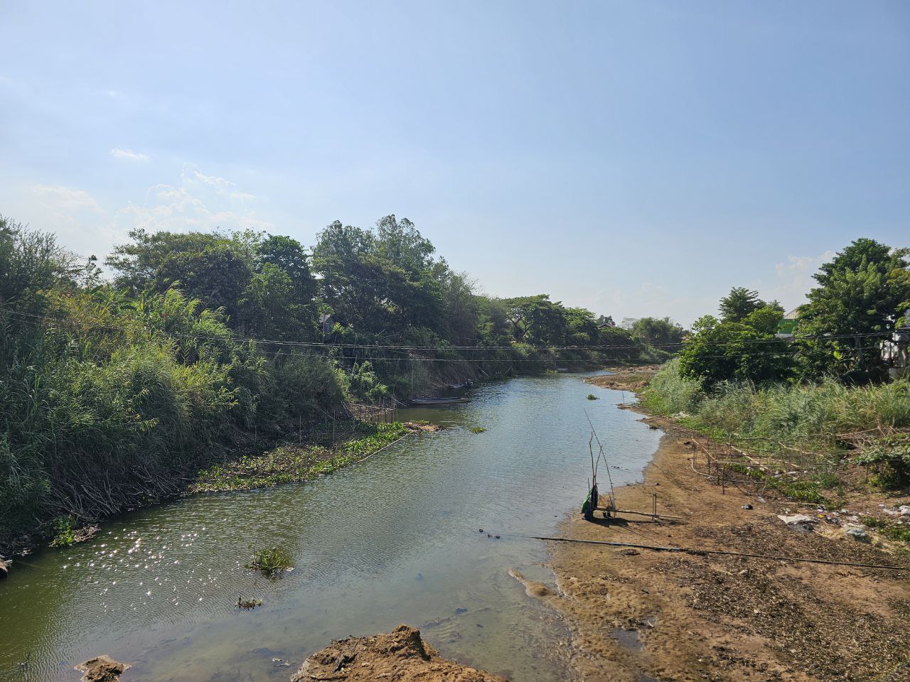 ប្រធានមន្ទីរអភិវឌ្ឍន៍ជនបទខេត្តកណ្តាល ដឹកនាំមន្ត្រីបច្ចេកទេសការិយាល័យផ្គត់ផ្គង់ទឹកជនបទ ចុះត្រួតពិនិត្យទីតាំងអណ្តូង ព្រែកអំបិល និងព្រែករៃ ដែលបានរីងស្ងួត និងគោករាក់ ដោយកត្តាប្រែប្រួលអាកាសធាតុ 7 photo 2024 05 01 17 33 22 2