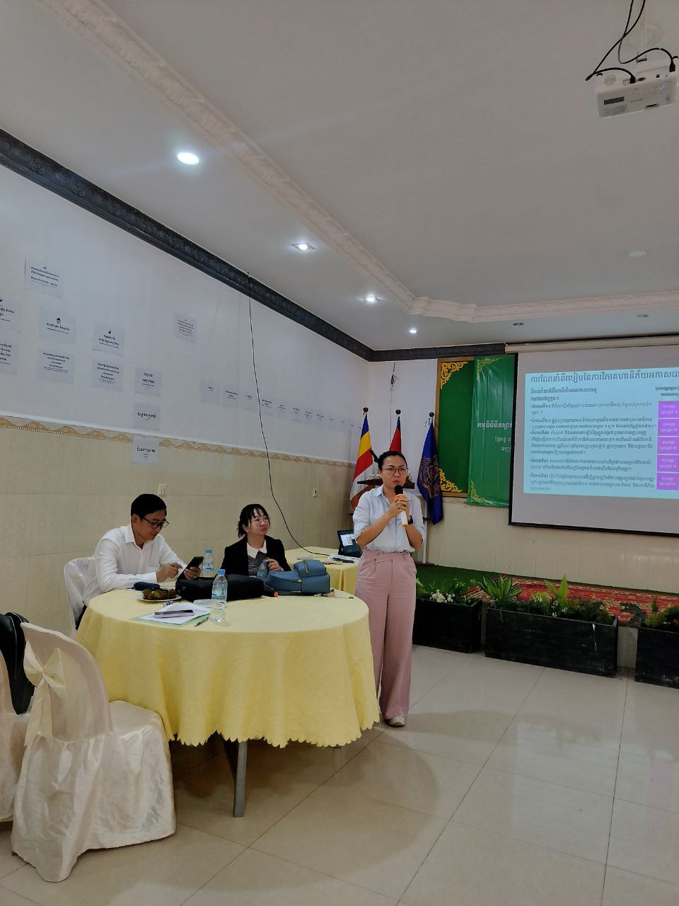 លោកអគ្គនាយករងបច្ចេកទេស អញ្ជើញជាអធិបតី ក្នុងសិក្ខាសាលាស្តីពី កម្មវិធីទឹកស្អាត និងអនាម័យដែលធន់នឹងការប្រែប្រួលអាកាសធាតុ។ 9 photo 2024 05 01 21 26 11