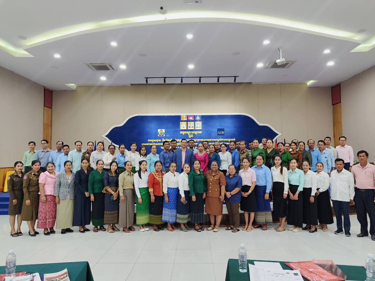 ឯកឧត្តម ស្រុិន ពុទ្ធី អញ្ជើញជាអធិបតីក្នុងពិធីបើកវគ្គបណ្ដុះបណ្ដាល ស្ដីពីភាពជាអ្នកដឹកនាំស្រ្តីក្នុងការជួសជុល និងថែទាំអណ្ដូងស្នប់ យុទ្ធសាស្រ្តអនុវត្កក្រោយស្ថានភាពបញ្ចប់ការបន្ទោបង់ពាសវាលពាសកាល និងនីតិវិធីប្រតិបត្តិស្តង់ដារ នៃការគ្រប់គ្រងកាកសំណល់លាមកតាមគ្រួសារ នៅតំបន់ជនបទ 10 photo 2024 05 02 16 15 32