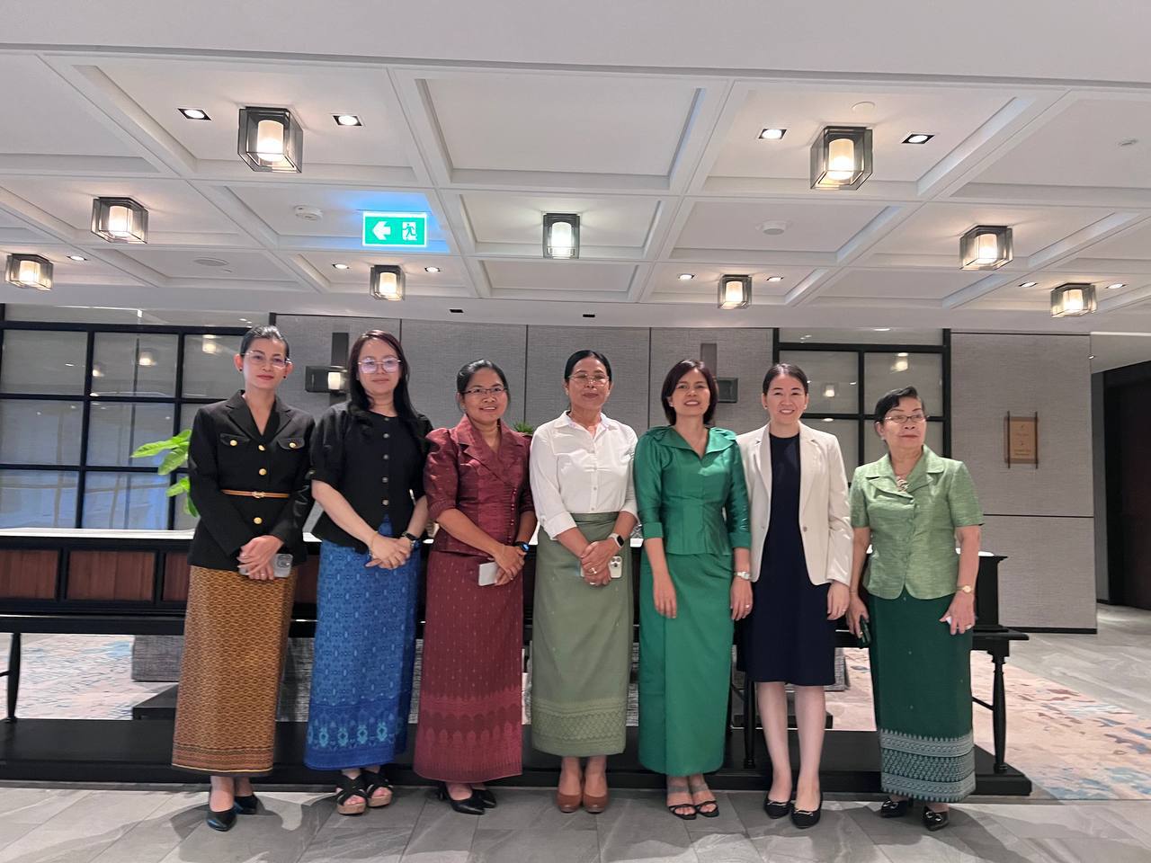 លោកជំទាវ ម៉ាត់ ម៉ារ៉ា រដ្ឋលេខាធិការក្រសួងអភិវឌ្ឍន៍ជនបទដឹកនាំមន្ត្រីជំនាញ ចូលរួមសិក្ខាសាលាស្តីពី “ការកសាងសមត្ថភាព យេនឌ័រ” ដែលរៀបចំដោយស្ថានទូតអូស្រ្ដាលីប្រចាំនៅកម្ពុជា 5 photo 2024 05 02 19 15 55