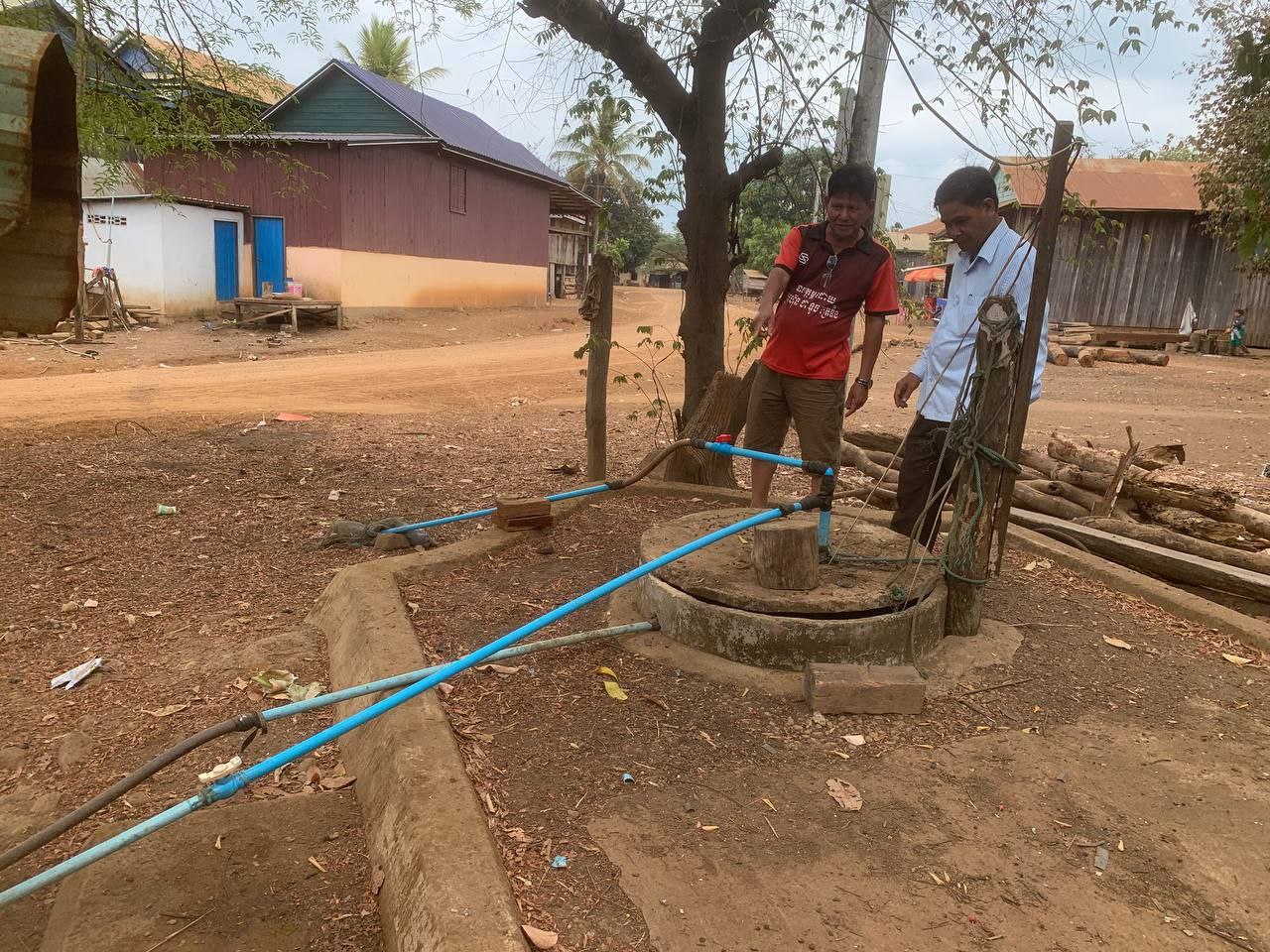 លោកអនុប្រធានមន្ទីរទទួលបន្ទុកការិយាល័យផ្គត់ផ្គង់ទឹក ចុះពិនិត្យស្ថានភាពប្រើប្រាស់ទឹកនៅស្រុកបរកែវ និងស្រុកអូរយ៉ាដាវ 8 photo 2024 05 04 16 01 42