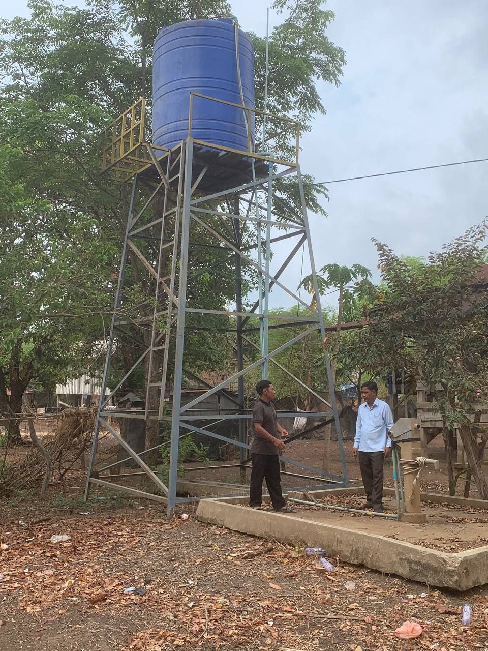 លោកអនុប្រធានមន្ទីរទទួលបន្ទុកការិយាល័យផ្គត់ផ្គង់ទឹក ចុះពិនិត្យស្ថានភាពប្រើប្រាស់ទឹកនៅស្រុកបរកែវ និងស្រុកអូរយ៉ាដាវ 9 photo 2024 05 04 16 01 46