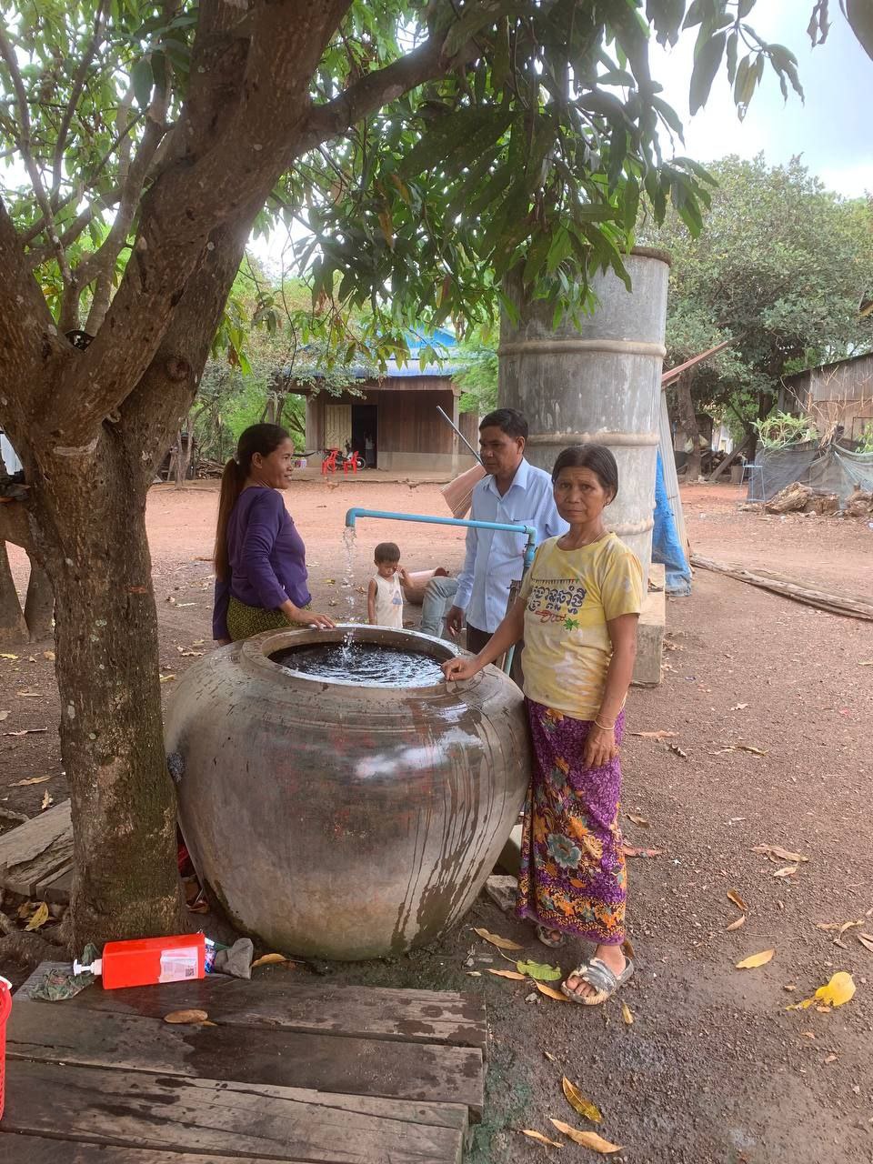 លោកអនុប្រធានមន្ទីរទទួលបន្ទុកការិយាល័យផ្គត់ផ្គង់ទឹក ចុះពិនិត្យស្ថានភាពប្រើប្រាស់ទឹកនៅស្រុកបរកែវ និងស្រុកអូរយ៉ាដាវ 10 photo 2024 05 04 16 01 56