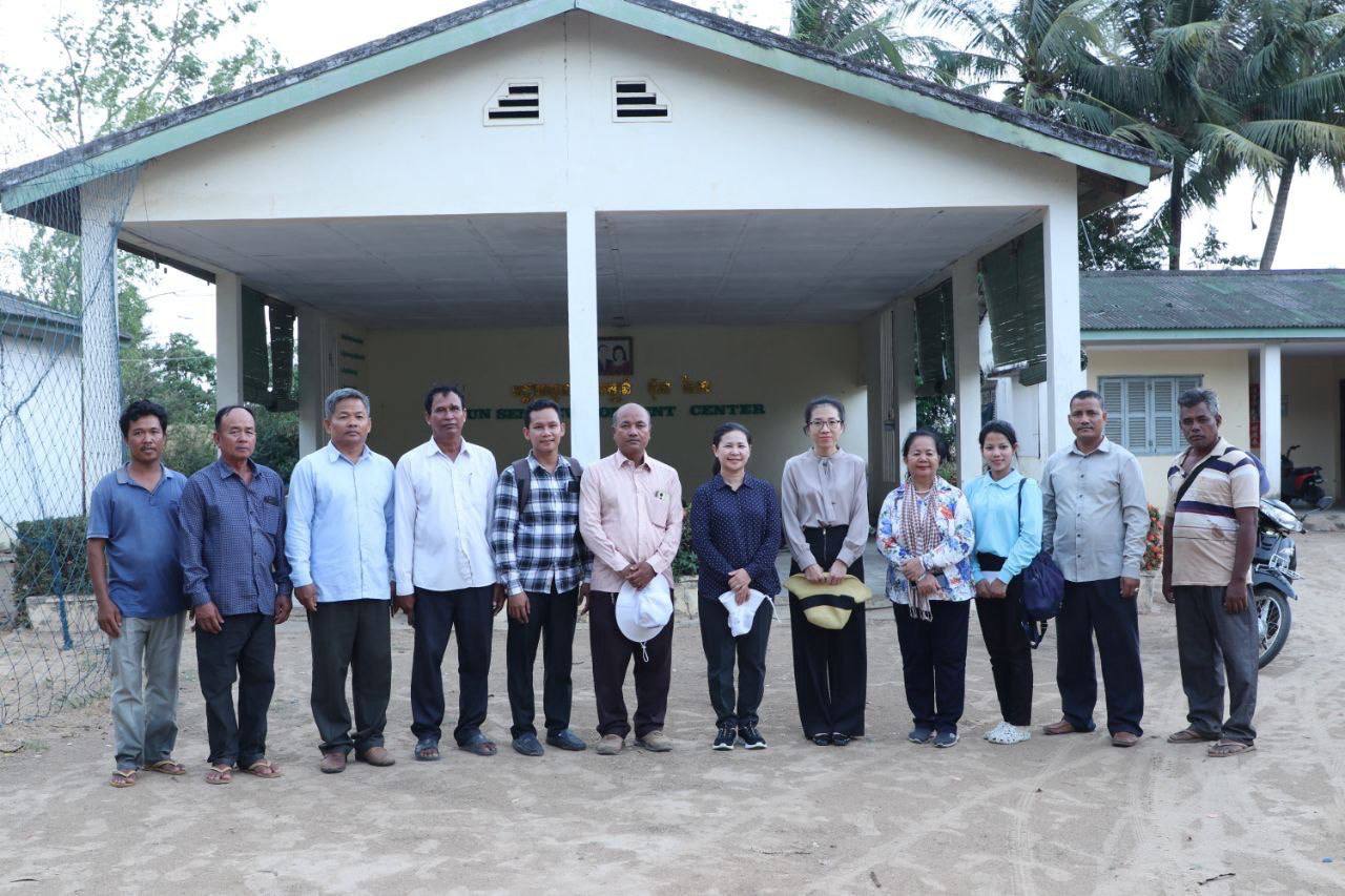 លោកជំទាវ លីម មុយឡេង និងមន្ទីរអភិវឌ្ឍន៍ជនបទខេត្តកណ្ដាល សហការជាមួយអាជ្ញាធរថ្នាក់ស្រុក ឃុំ បន្ដចុះអន្ដរាគមន៍ លើបញ្ហាខ្វះខាតទឹករបស់ប្រជាពលរដ្ឋ 9 photo 2024 05 05 08 00 26