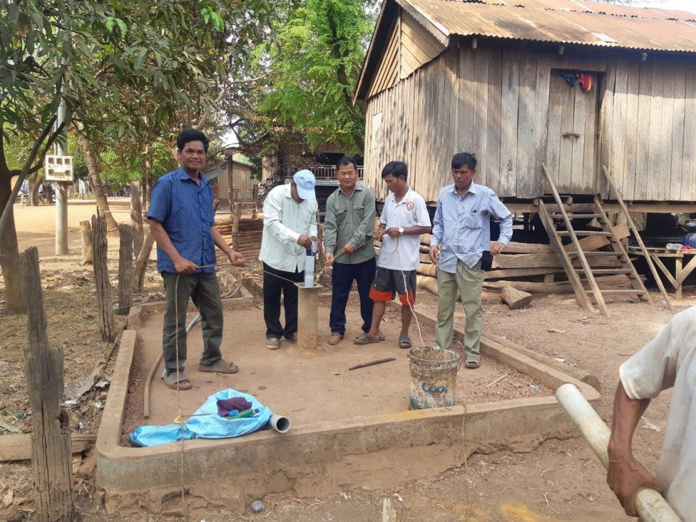 ក្រុមការងារបច្ចេកទេសទឹកជនបទ នៃមន្ទីរអភិវឌ្ឍន៍ជនបទខេត្តមណ្ឌលគិរី ជួសជុលអណ្តូងស្នប់ចំនួន ០១អណ្ដូង ជូនប្រជាពលរដ្ឋជាជនជាតិគ្រឹង 2 photo 2024 05 06 16 10 38