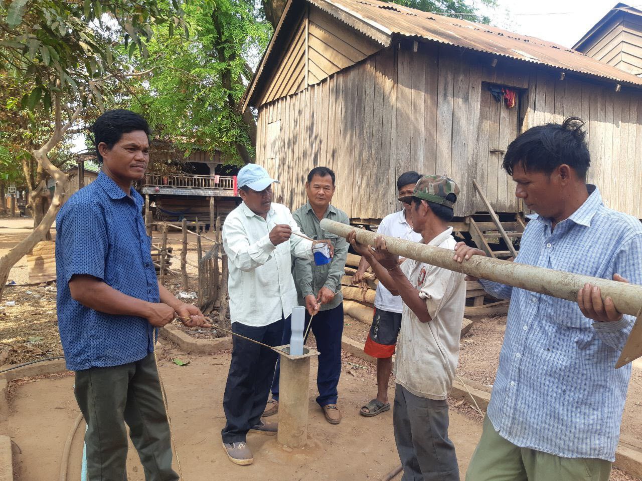 ក្រុមការងារបច្ចេកទេសទឹកជនបទ នៃមន្ទីរអភិវឌ្ឍន៍ជនបទខេត្តមណ្ឌលគិរី ជួសជុលអណ្តូងស្នប់ចំនួន ០១អណ្ដូង ជូនប្រជាពលរដ្ឋជាជនជាតិគ្រឹង 9 photo 2024 05 06 16 10 39