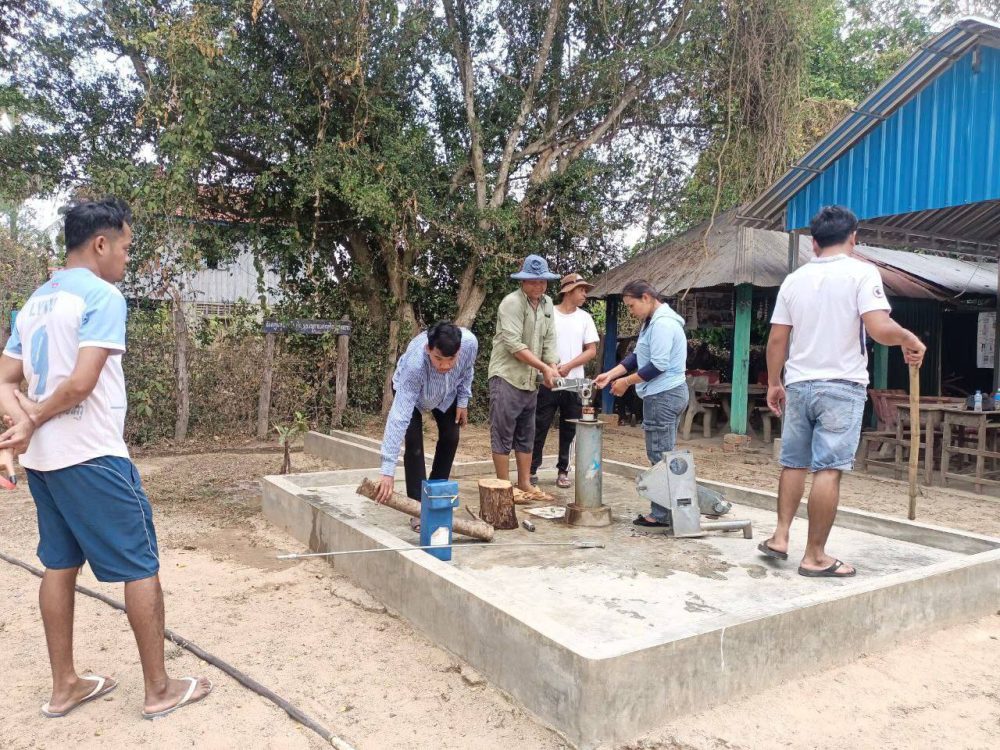 ក្រុមការងារ នៃមន្ទីរអភិវឌ្ឍន៍ជនបទខេត្តពោធិ៍សាត់ ចុះជួសជុលអណ្ដូងទឹកបានចំនួន ០២អណ្ដូង នៅស្រុកក្រវ៉ាញ និងស្រុកតាលោសែនជ័យ 2 photo 2024 05 06 17 25 57