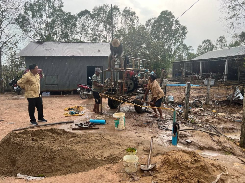 មន្ទីរអភិវឌ្ឍន៍ជនបទ ខេត្តស្វាយរៀង ខួងអណ្ដូង ០១កន្លែងជូនប្រជាពលរដ្ឋនៅ ស្រុកកំពង់រោទិ៍ 2 photo 2024 05 09 18 22 14 3