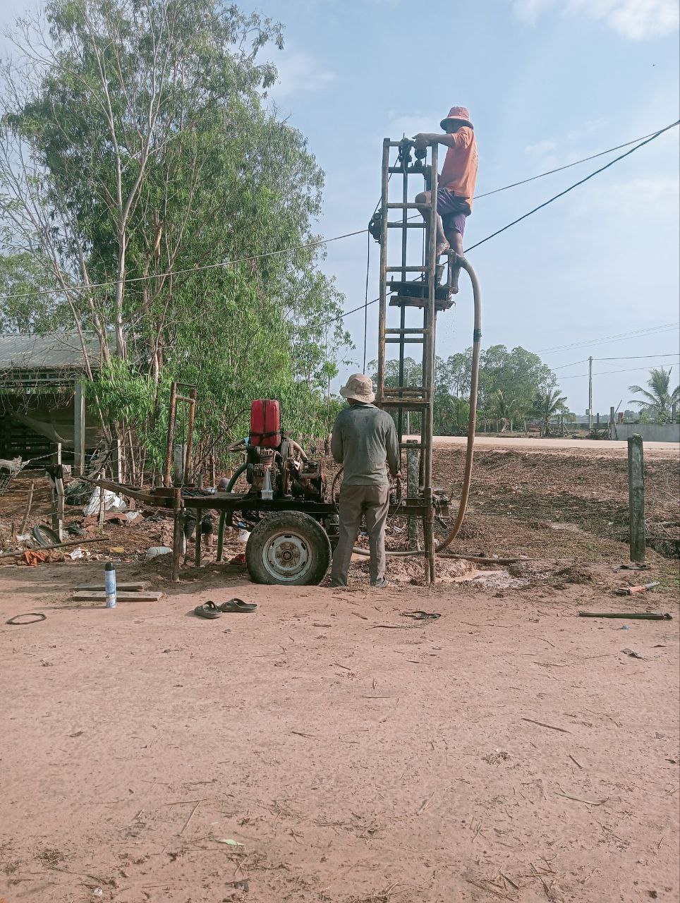 មន្ទីរអភិវឌ្ឍន៍ជនបទ ខេត្តស្វាយរៀង ខួងអណ្ដូង ០១កន្លែងជូនប្រជាពលរដ្ឋនៅ ស្រុកកំពង់រោទិ៍ 8 photo 2024 05 09 19 00 40