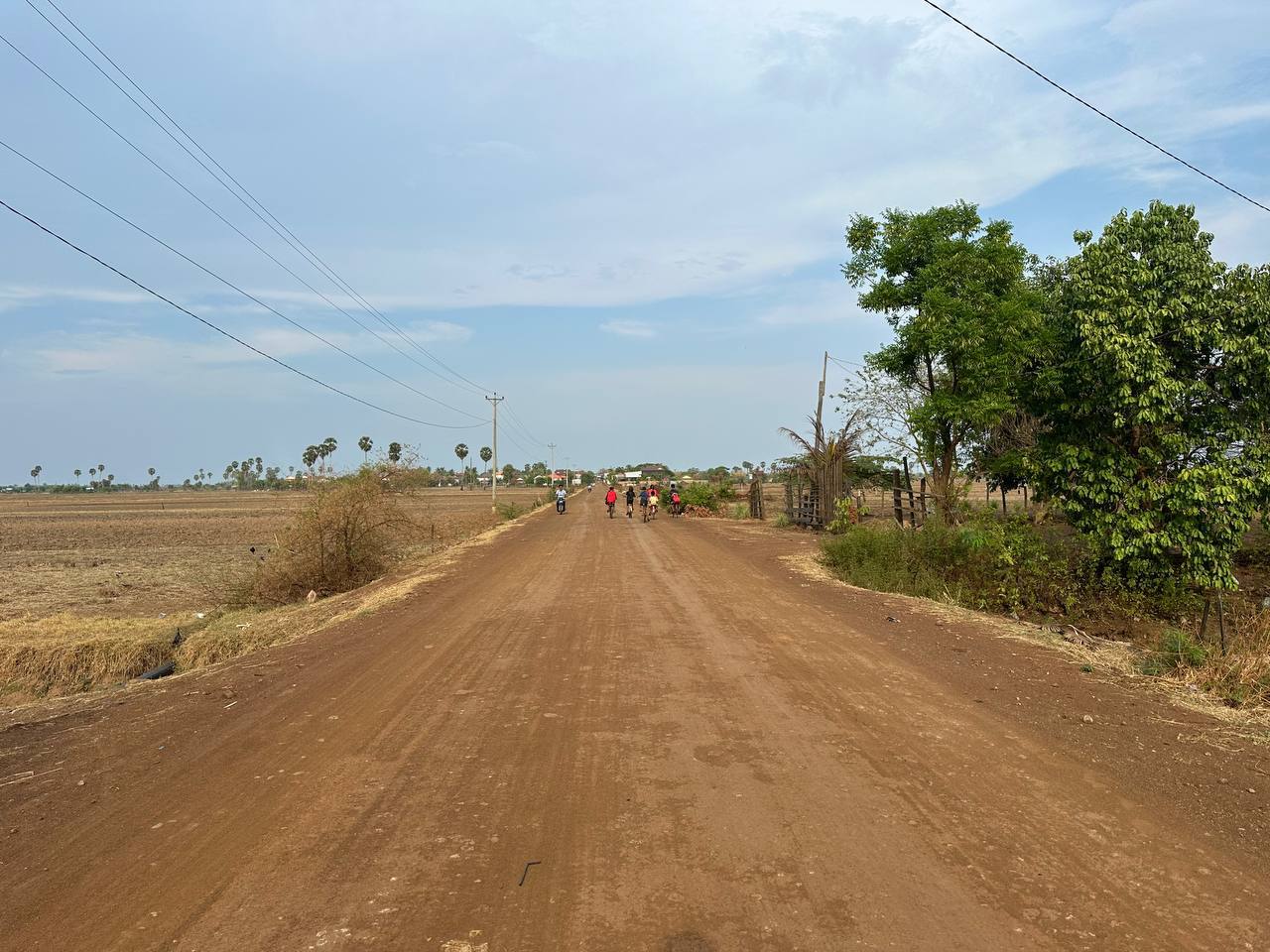 ឯកឧត្តមបណ្ឌិត នួន ដាញ៉ិល ដឹកនាំមន្ត្រីអង្គភាពគ្រប់គ្រកម្មវិធី ចូលរួមអមដំណើរតំណាងក្រសួងសេដ្ឋកិច្ច និងហិរញ្ញវត្ថុចុះពិនិត្យផ្លូវជនបទមួយចំនួន នៅខេត្តកំពង់ធំ ក្នុងក្របខ័ណ្ឌកម្មវិធី RID4CAM 13 photo 2024 05 11 17 47 26