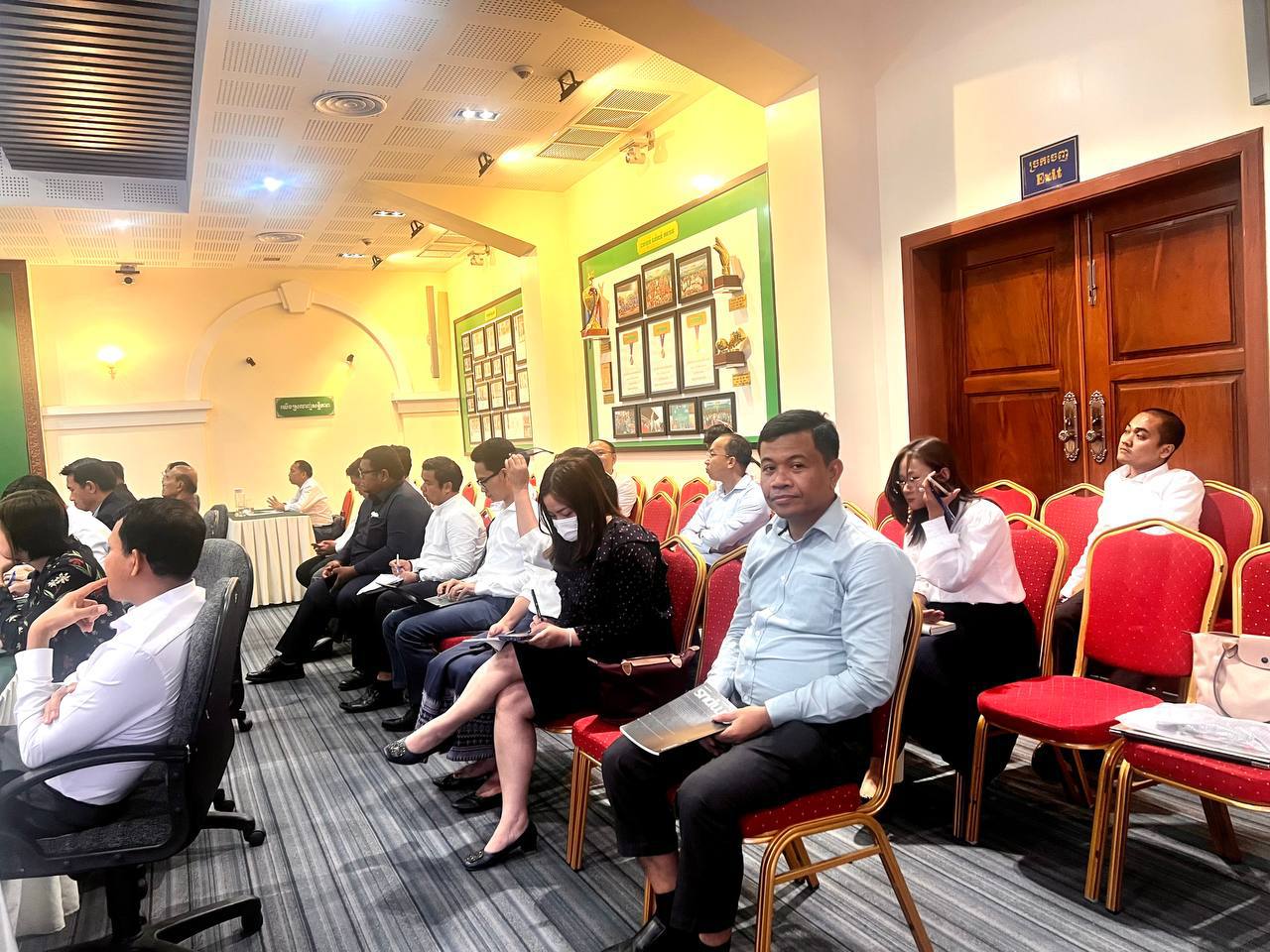 ឯកឧត្តម ផូ ផារិទ្ធ អញ្ជើញចូលរួមកិច្ចប្រជុំស្តីពី លទ្ធផលនៃការផ្លាស់ប្តូរឆ្នាំគោលគណនេយ្យជាតិ 6 photo 2024 05 13 16 29 24