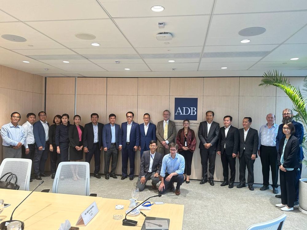 មន្រ្ដីជាន់ខ្ពស់ក្រសួងអភិវឌ្ឍន៍ជនបទ ជួបប្រជុំជាមួយក្រុមបេសកកម្មធនាគារអភិវឌ្ឍន៍អាស៊ី (ADB) 2 photo 2024 05 15 11 12 45
