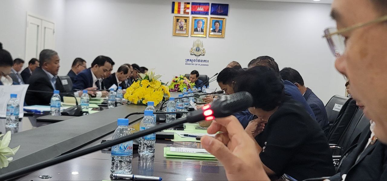 ឯកឧត្តម ជួប សំអាត អញ្ជើញចូលរួមប្រជុំផ្សព្វផ្សាយសេចក្តីសម្រេច ប្រកាសសមាសភាពដឹកនាំ គ.អ.គ.អ.ច.ក និងលើកទិសដៅការងារ ដើម្បីតាមដានត្រួតពិនិត្យការអនុវត្តក្របខ័ណ្ឌគោលដៅអភិវឌ្ឍន៍ប្រកបដោយចីរភាពកម្ពុជាឆ្នាំ២០១៦-២០៣០ 5 photo 2024 05 15 20 53 56