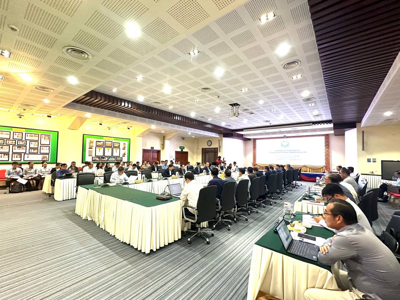 ឯកឧត្ដម ផូ ផារិទ្ធ ដឹកនាំប្រតិភូក្រសួងអភិវឌ្ឍន៍ជនបទ ចូលរួមកិច្ចប្រជុំពិភាក្សា ស្តីពីការអភិវឌ្ឍក្របខ័ណ្ឌ នៃការរៀបចំផែនការ និងថវិកានីយកម្មគម្រោងថែទាំហេដ្ឋារចនាសម្ព័ន្ធសាធារណៈ 8 photo 2024 05 16 09 22 28