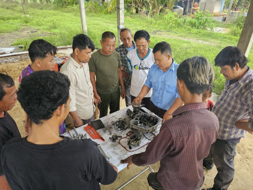 មន្ទីរអភិវឌ្ឍន៍ជនបទខេត្តបន្ទាយមានជ័យ បើកវគ្គបណ្តុះបណ្តាលស្តីពី ការជួសជុល និងថែទាំគ្រឿងយន្តកសិកម្មខ្នាតតូច ក្នុងស្រុកម៉ាឡៃ 2 photo 2024 05 21 16 08 00